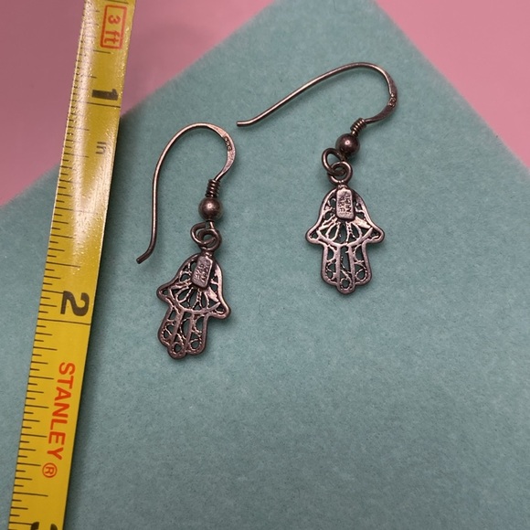 💛 Vintage Silver Hamsa Hand Earrings - Picture 4 of 5